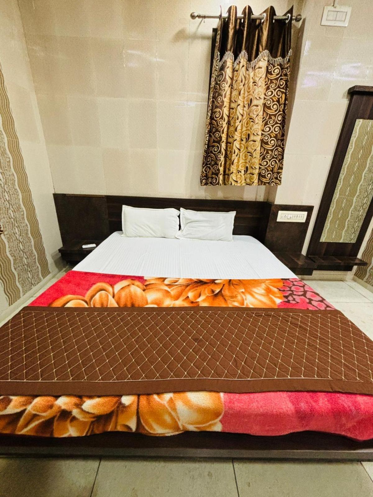 Hotel Shree Nath - 200 Meters From Dwarkadhish Temple ภายนอก รูปภาพ