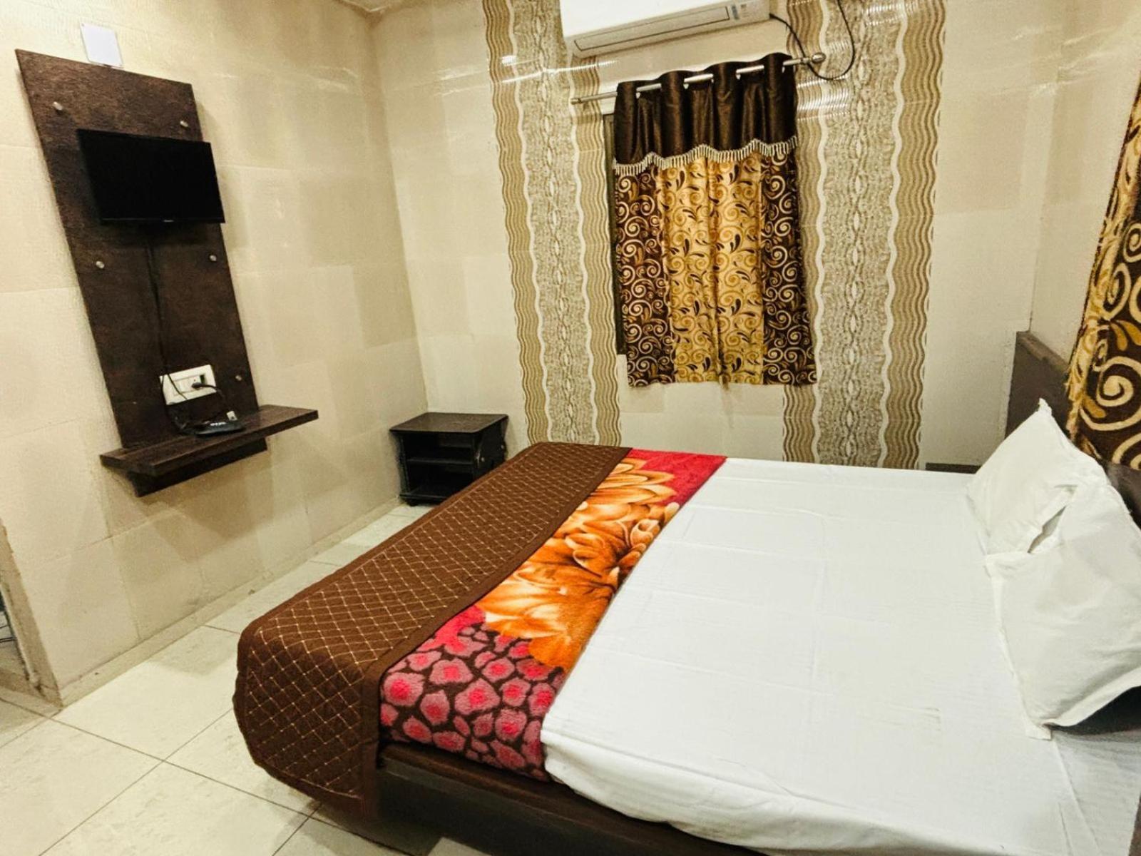 Hotel Shree Nath - 200 Meters From Dwarkadhish Temple ภายนอก รูปภาพ